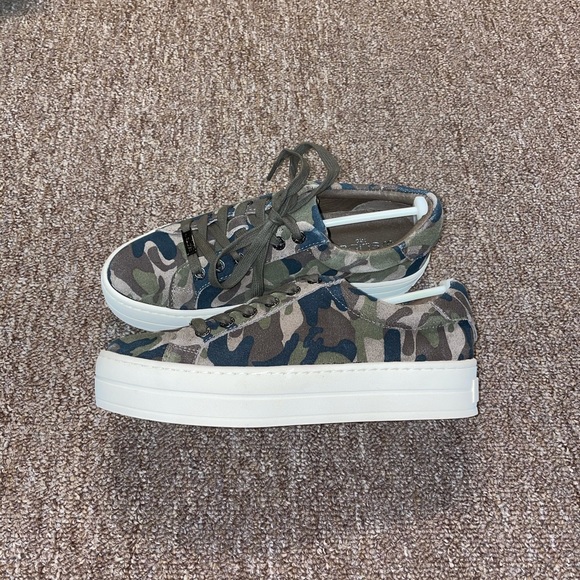 J/Slides Women's Hippie Sneaker Green Camo Suede - Picture 2 of 6